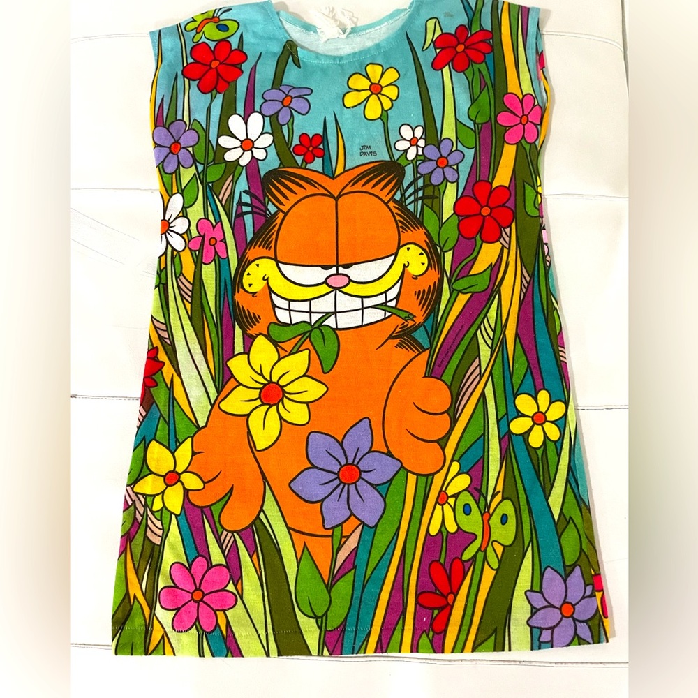 Vintage colorful floral Garfield nightgown tunic top